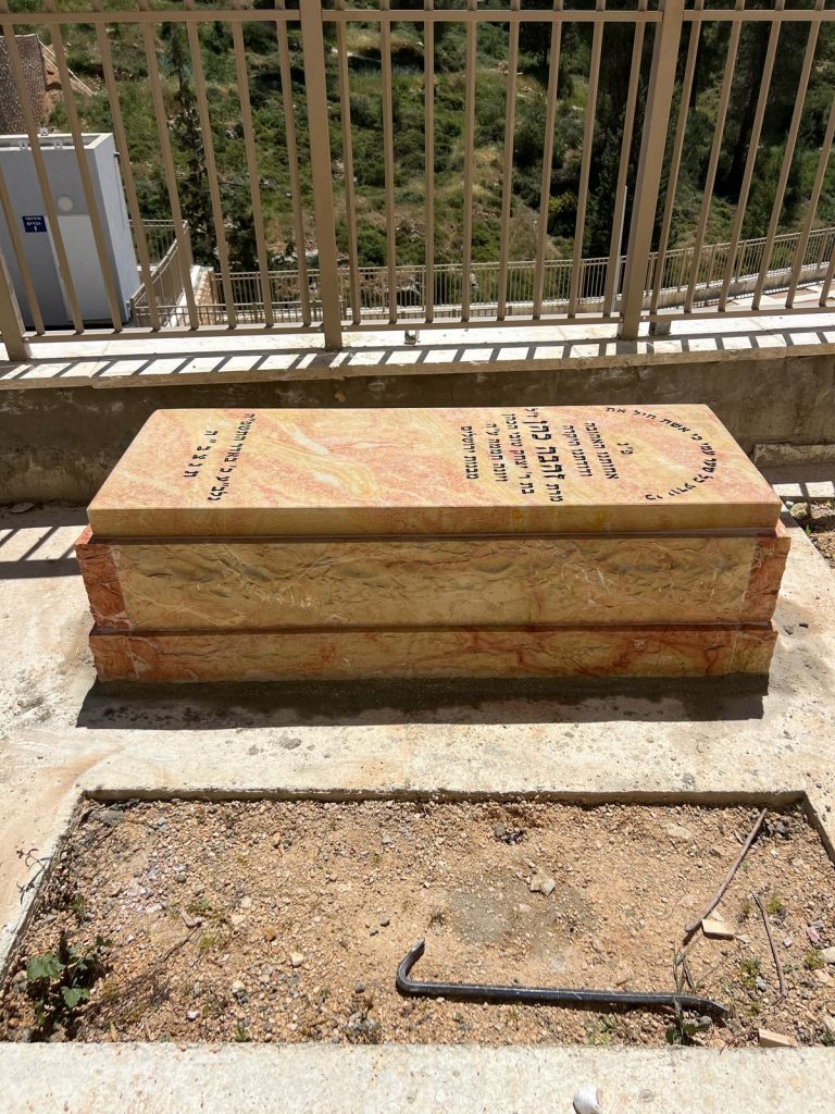 אבן סלייב אדומה יפה ומכובד