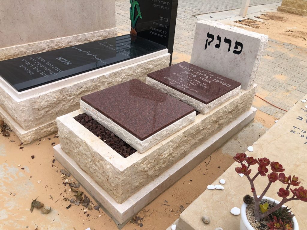 חיפויים ועיצובים מיוחדים למצבות במרכז