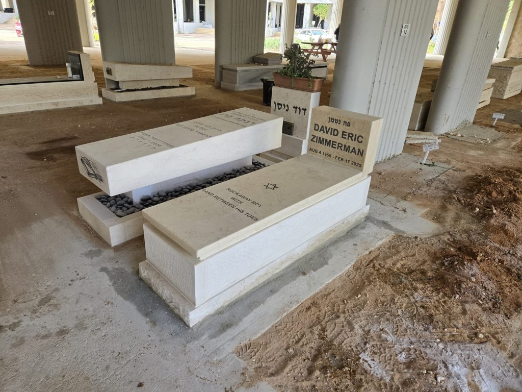 מצבה מסוג אבן שיש חברון