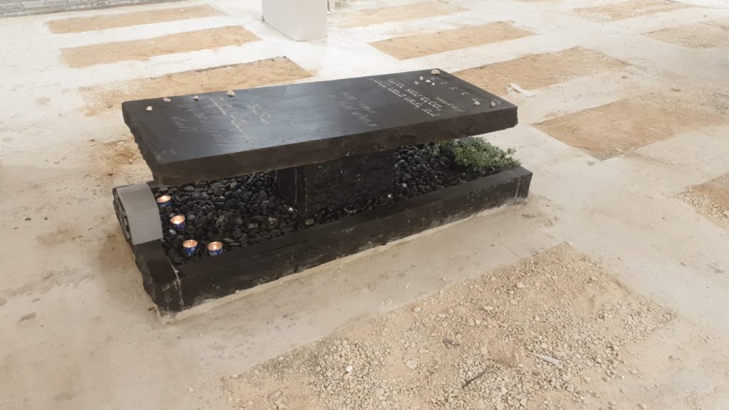מצבה מפוארת מגרניט עם תמונה לייזר בחיפה