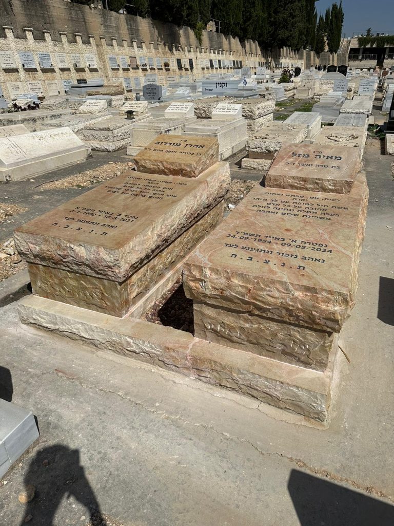 סלייב אדום גוש מדהים פלטה עבה כיתוב בצבע שחור